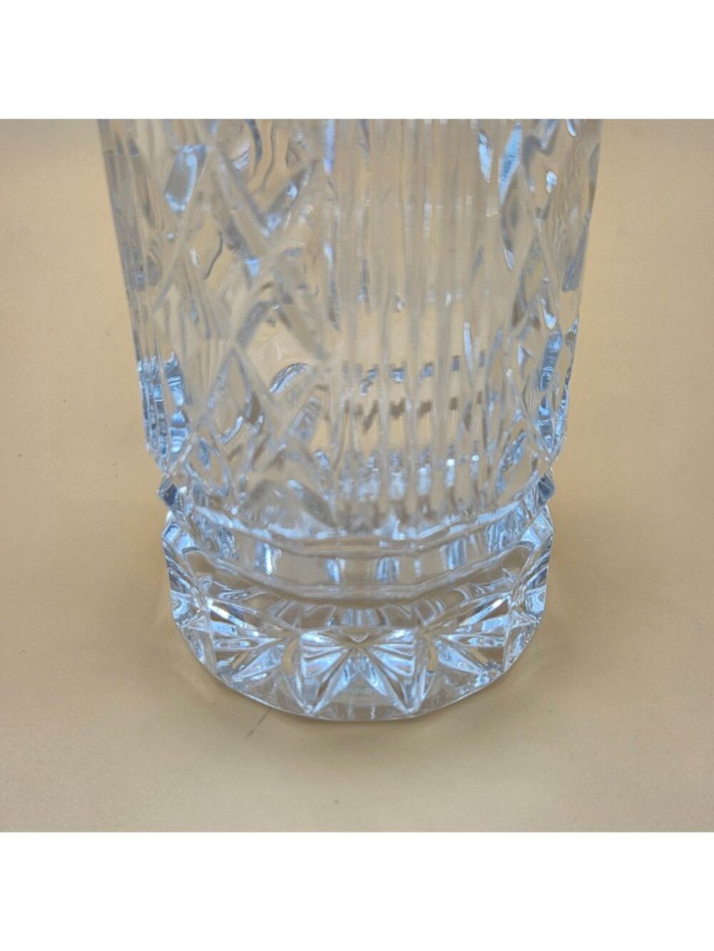 Crystal Clear Industries Meridian Criss Cross Scalloped Edge Flower Vase - Picture 4 of 6